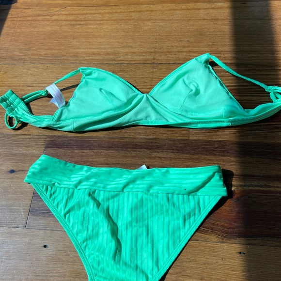 Bikini - Picture 2 of 4